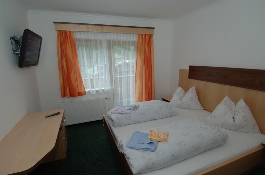 Gaestehaus Ingeborg Saalbach-Hinterglemm Pokoj fotografie
